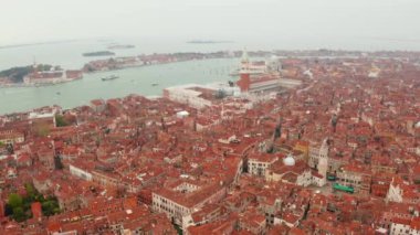 Venedik, İtalya üzerinde güzel havadan görünümü. San Marco plaza görünümü.