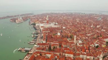 Venedik, İtalya üzerinde güzel havadan görünümü. San Marco plaza görünümü.