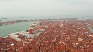 Venedik, İtalya üzerinde güzel havadan görünümü. San Marco plaza görünümü.