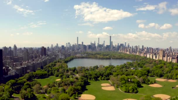 Letecký Výhled Centrálního Parku Manhattan New York Park Obklopen Mrakodrapu — Stock video