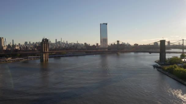 Вид Воздуха Бруклинский Мост Через Реку Гудзон Утренние Огни Восхода — стоковое видео