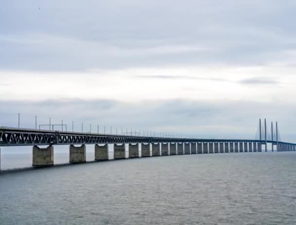 Baltık Denizi Üzerinde Oresund Köprüsünün Panoramik Havadan Görünümü — Stok video