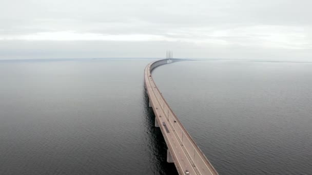 バルト海に架かるオレスンド橋のパノラマ航空写真 — ストック動画