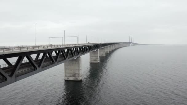 Baltık Denizi Üzerinde Oresund Köprüsünün Panoramik Havadan Görünümü — Stok video