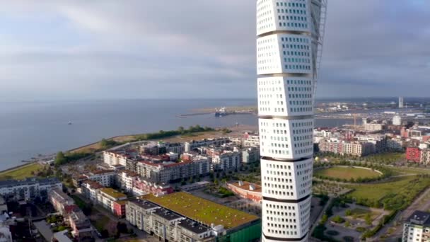 Malmö Sveç Teki Batı Limanı Semtindeki Turning Torso Gökdeleninin Muhteşem — Stok video