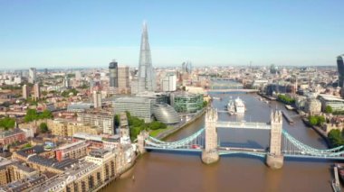 Londra 'da Kule Köprüsü, Ingiltere. Köprü açılışı. Ingiliz klasik sembollerinden biri.