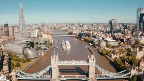 Tower Bridge Londynie Wielkiej Brytanii Otwarcie Mostu Pociągowego Jeden Angielskich — Wideo stockowe