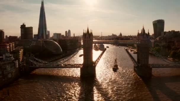 Pohled Vzdušné Západ Věže Tower Bridge Zavírá Brány Symbol Ikononic — Stock video