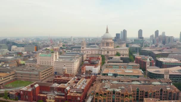 伦敦圣保罗大教堂 伦敦市附近的鸟瞰图 — 图库视频影像