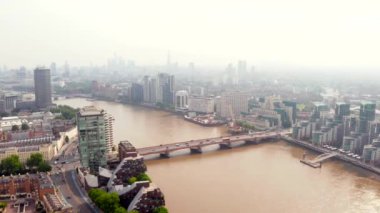 Londra'nın havadan panoramik şehir manzarası ve Thames Nehri manzarası, İngiltere, Birleşik Krallık