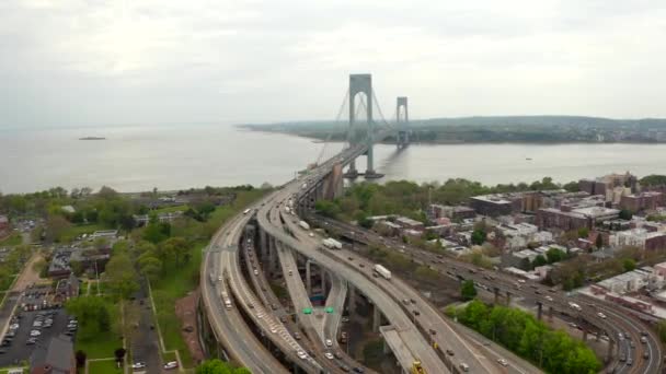 Verrazzano Narrows Köprüsü Yakınındaki New York Usa Karayolu Taşıma Sistemi — Stok video