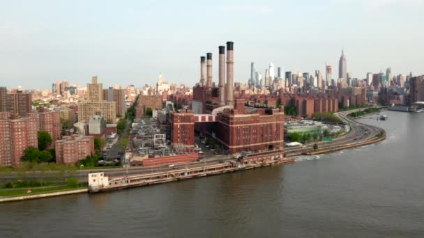 Luftaufnahme Der New Yorker Fabrik Bereitstellung Von Strom Gas Und — Stockvideo