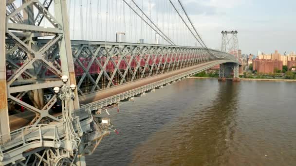 Luftaufnahme Der Williamsburg Bridge Ist Eine Hängebrücke Über Den East — Stockvideo