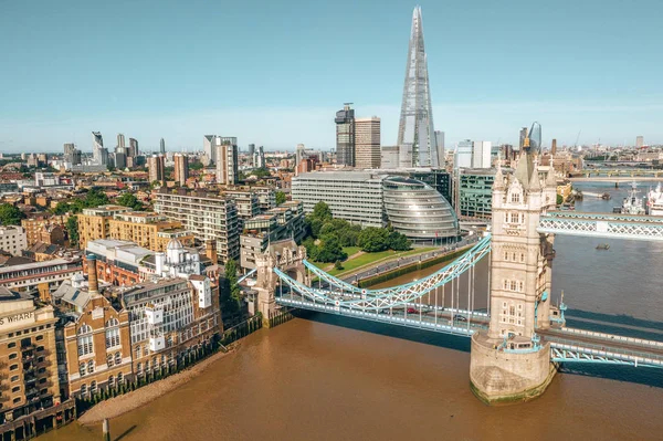 Tower Bridge Στο Λονδίνο Στο Ηνωμένο Βασίλειο Φωτεινή Μέρα Πάνω — Φωτογραφία Αρχείου