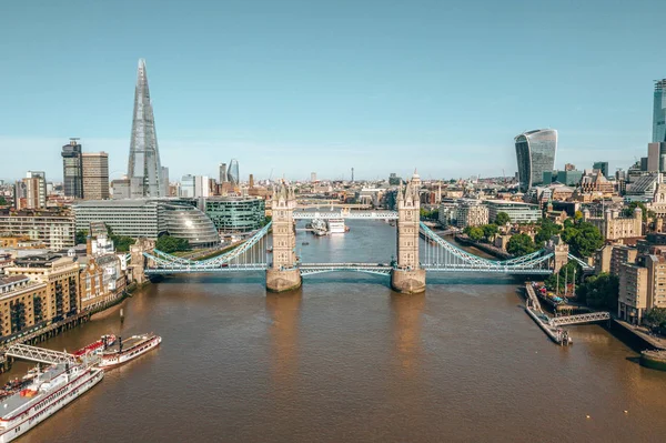 Tower Bridge Στο Λονδίνο Στο Ηνωμένο Βασίλειο Φωτεινή Μέρα Πάνω — Φωτογραφία Αρχείου
