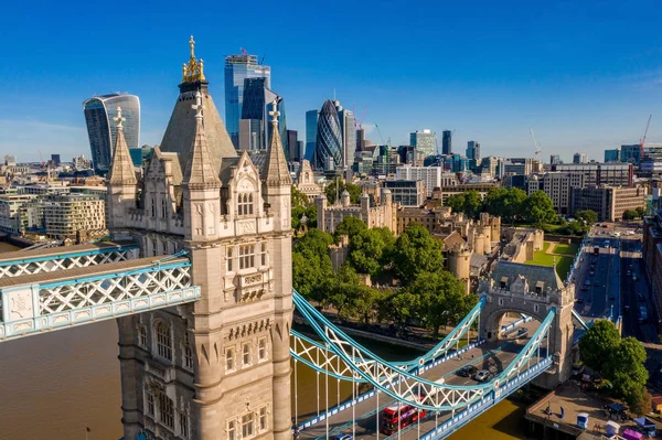 Tower Bridge Στο Λονδίνο Στο Ηνωμένο Βασίλειο Φωτεινή Μέρα Πάνω — Φωτογραφία Αρχείου