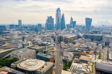 Yukarıdan güzel Londra şehir panoramik görünümü. Londra şehir bölgesinde gökdelenler. 