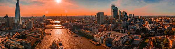 Luftaufnahme Der Londoner Wolkenkratzer Der Nähe Der Tower Bridge — Stockfoto
