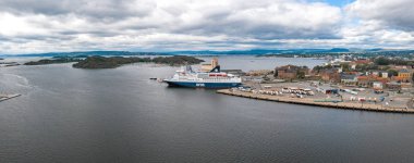 10 Haziran 2019. Oslo, Norveç. Oslo opera evinin yakınındaki Oslo şehir merkezinin güzel manzarası. 