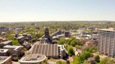 Binalar ve Harvard Yard, Harvard Üniversitesi, Cambridge, Massachusetts, yürüyüş yolları.