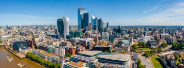 Londra ve Thames Nehri, Ingiltere, Birleşik Krallık havadan panoramik şehir manzarası. Londra bölgesi şehri yakın görünüm. 