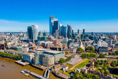 Londra ve Thames Nehri, Ingiltere, Birleşik Krallık havadan panoramik şehir manzarası. Londra bölgesi şehri yakın görünüm. 