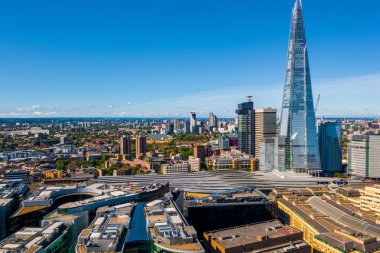Londra ve Thames Nehri, Ingiltere, Birleşik Krallık havadan panoramik şehir manzarası. Londra bölgesi şehri yakın görünüm. 
