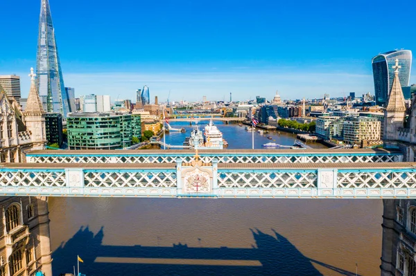 Γέφυρα Πύργου Στο Λονδίνο Στο Ηλιοβασίλεμα Όμορφα Σύννεφα Ανοίγει Γέφυρα — Φωτογραφία Αρχείου