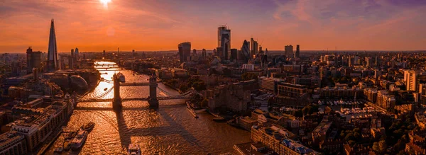 Híres Tower Bridge Londonban Megnyitja Kapuit Légifelvételek Felülről Temze Felett — Stock Fotó