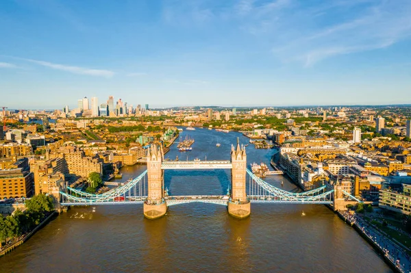 Γέφυρα Πύργου Στο Λονδίνο Στο Ηλιοβασίλεμα Όμορφα Σύννεφα Ανοίγει Γέφυρα — Φωτογραφία Αρχείου