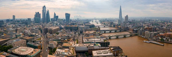 Luftaufnahme Des Londoner Stadtviertels Mit Vielen Modernen Glashochhäusern Stadtzentrum Vereinigtes — Stockfoto