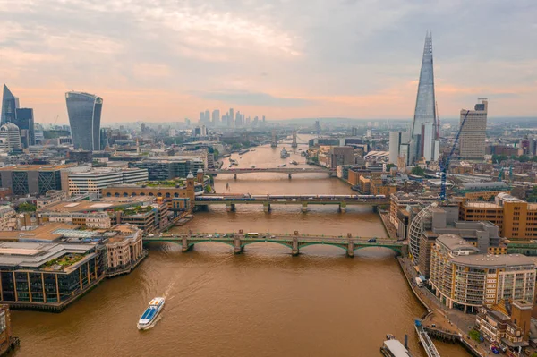 Flygfoto Över Themsen Närheten City London District Med Moderna Skyskrapor — Stockfoto