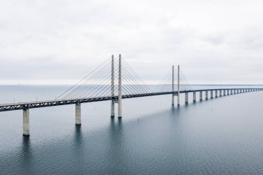 Danimarka ve Isveç, Oresundsbron arasındaki köprünün havadan görünümü. Oresund Köprüsü yakın görünüm.