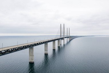 Danimarka ve Isveç, Oresundsbron arasındaki köprünün havadan görünümü. Oresund Köprüsü yakın görünüm.