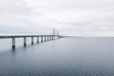 Danimarka ve Isveç, Oresundsbron arasındaki köprünün havadan görünümü. Oresund Köprüsü yakın görünüm.
