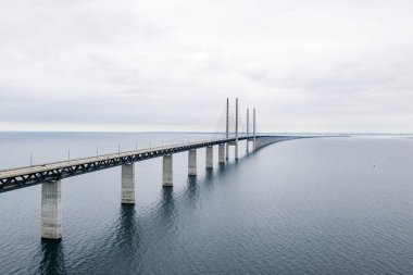 Danimarka ve Isveç, Oresundsbron arasındaki köprünün havadan görünümü. Oresund Köprüsü yakın görünüm.
