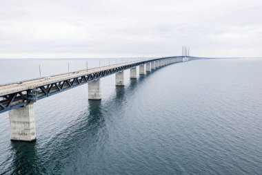 Danimarka ve Isveç, Oresundsbron arasındaki köprünün havadan görünümü. Oresund Köprüsü yakın görünüm.