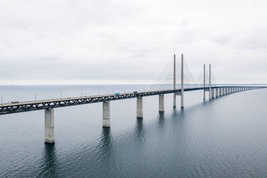 Danimarka ve Isveç, Oresundsbron arasındaki köprünün havadan görünümü. Oresund Köprüsü yakın görünüm.