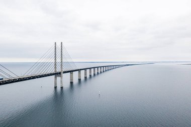 Danimarka ve Isveç, Oresundsbron arasındaki köprünün havadan görünümü. Oresund Köprüsü yakın görünüm.