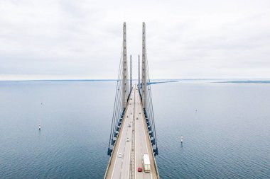 Danimarka ve Isveç, Oresundsbron arasındaki köprünün havadan görünümü. Oresund Köprüsü yakın görünüm.
