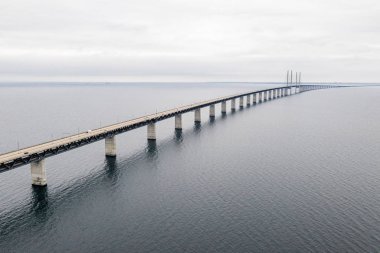 Danimarka ve Isveç, Oresundsbron arasındaki köprünün havadan görünümü. Oresund Köprüsü yakın görünüm.