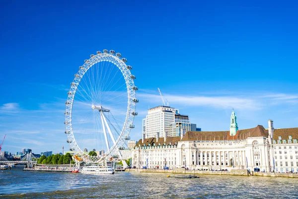 10 Haziran 2019. Londra, İngiltere. London Eye dönme dolabının güzel görünümü. 