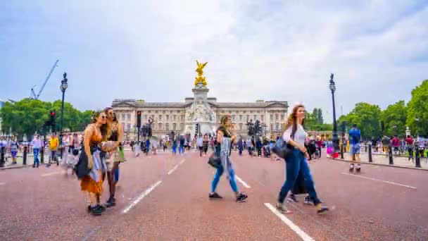 Juni 2019 London Storbritannien Drottning Victoria Staty Och Buckingham Palace — Stockvideo