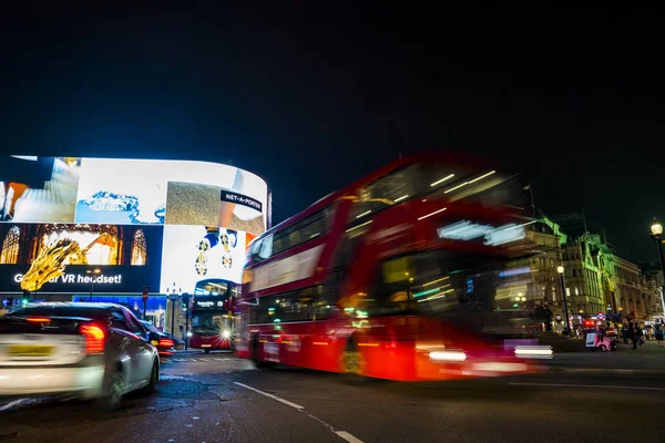 Londen Juni 2019 Beroemde Piccadilly Circus Neon Signage Schijnt Nachts — Stockfoto