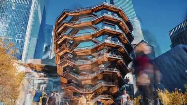 ニューヨーク アメリカ 5月9 2019 建築家トーマス ヘザウィック ハドソンヤード階段 晴れた夏の日にマンハッタンのハドソンヤード地区 船に集中しろ経過観察 — ストック動画