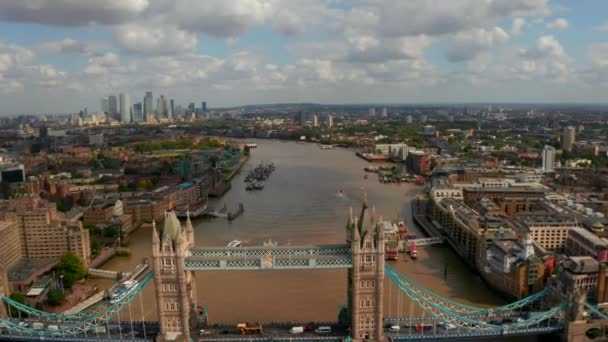 タワーブリッジ ロンドン市 シャード超高層ビルの空中ビュー — ストック動画