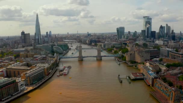 Luchtfoto Van Tower Bridge Stad Londen Shard Wolkenkrabber — Stockvideo
