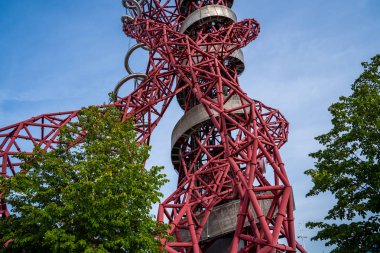 Kraliçe Elizabeth Olimpik Parkı, Londra: Kraliçe Elizabeth Olimpiyat Parkı 'ndaki ArcelorMittal Yörünge Kulesi, İngiltere' nin gözlem güvertesine sahip en uzun heykeli.