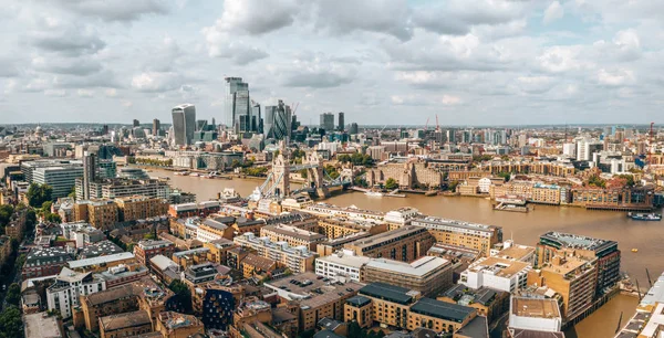 Vista Elevada Distrito Financeiro Londres Perto Tower Bridge Através Rio — Fotografia de Stock