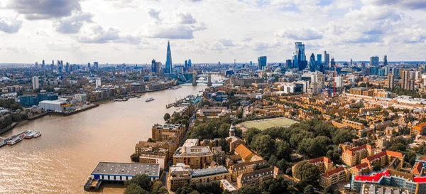 Thames Nehrinin Karşısındaki Kule Köprüsü Yakınındaki Londra Finans Bölgesi Nin — Stok fotoğraf